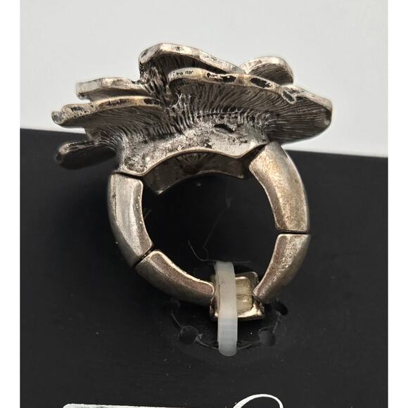 Tanya's Creations Silver Toned and Rhinestone Cocktail Ring with Stretchy Band - Picture 4 of 7